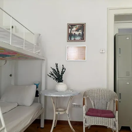 Central 4 Bedroom 154M2 Apartment With Terrace-3
